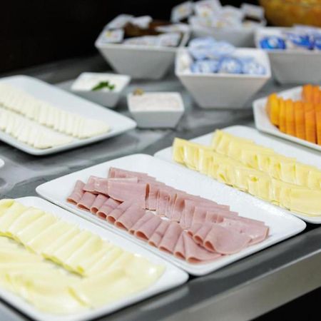 Le Village Flats E Hotel Джойнвил Екстериор снимка