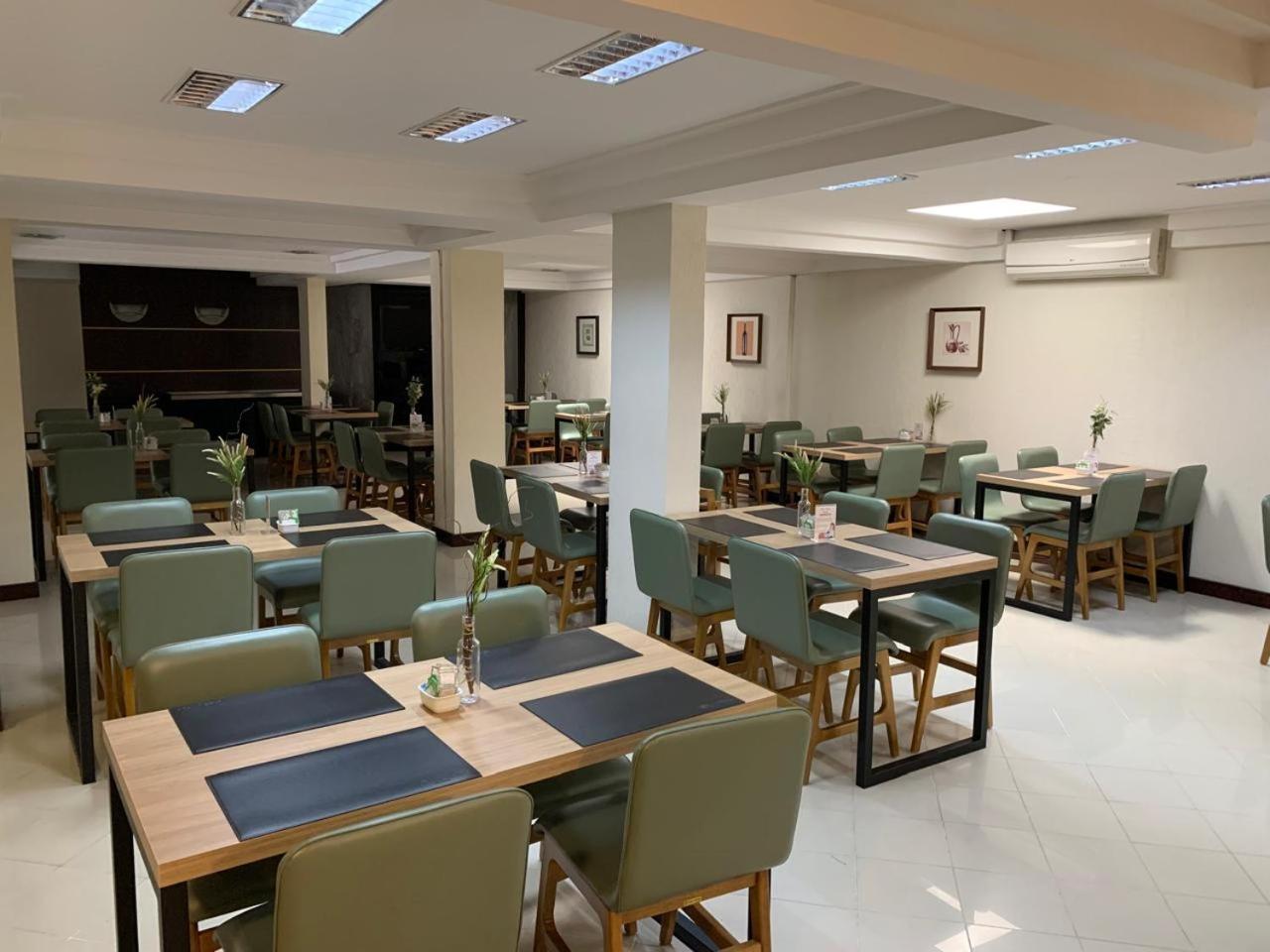Le Village Flats E Hotel Джойнвил Екстериор снимка